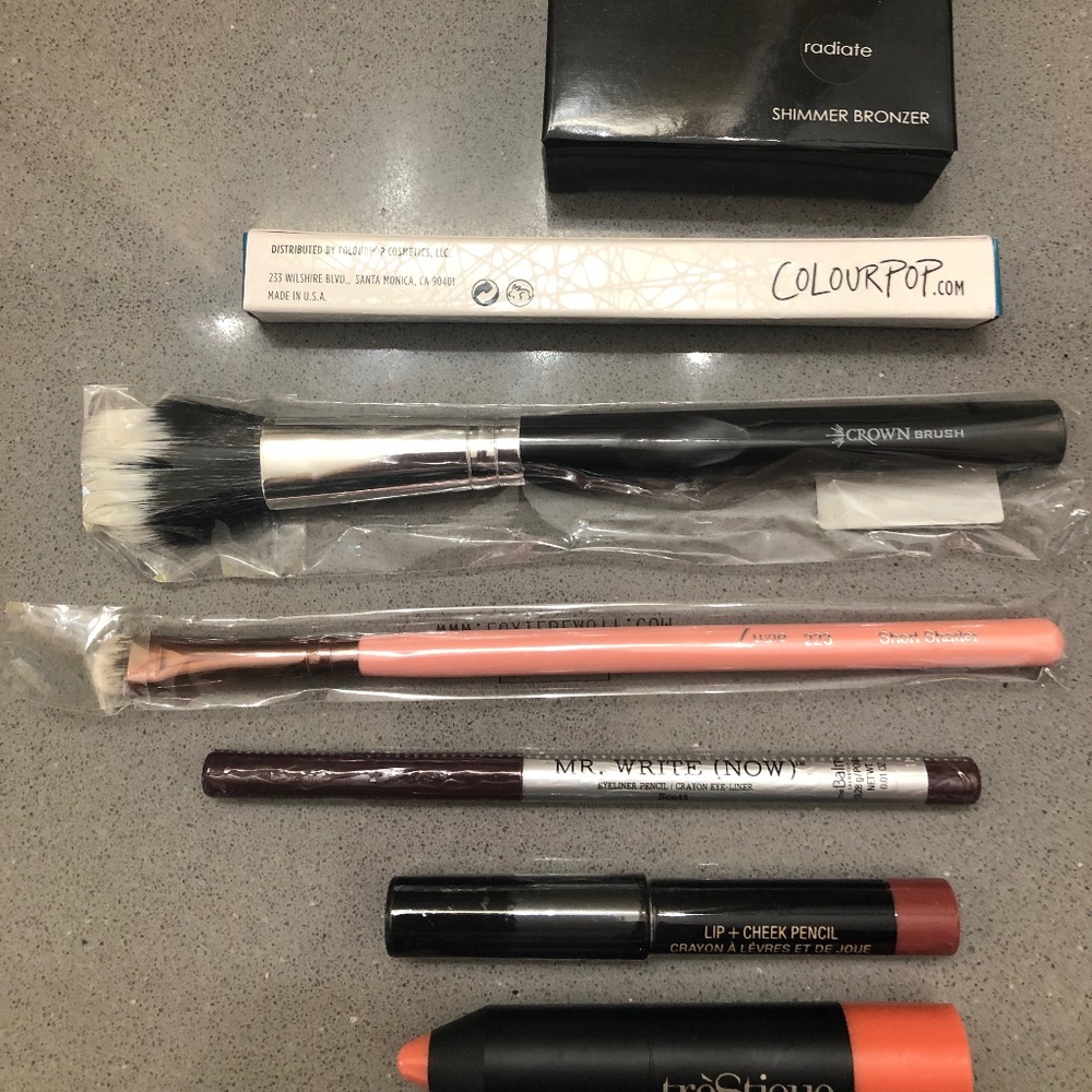 Hikari Colour pop plus more makeup